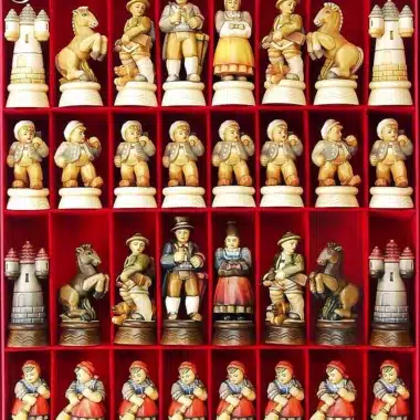 Jeu d'Echecs "Alpine Peint à l'Huile" en Bois des Alpes Massif Sculpté Traditionnellement