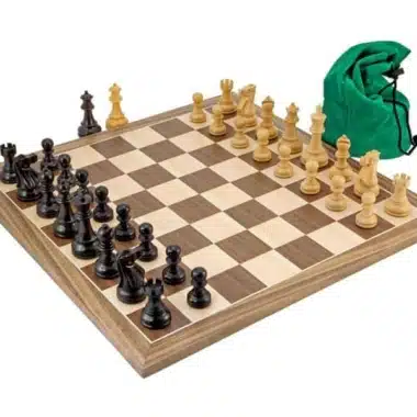 Ensemble Broadbase III Echiquier en Bois de Noyer et Erable et Pièces Echecs en Bois de Buis et de Buis Ebonisé
