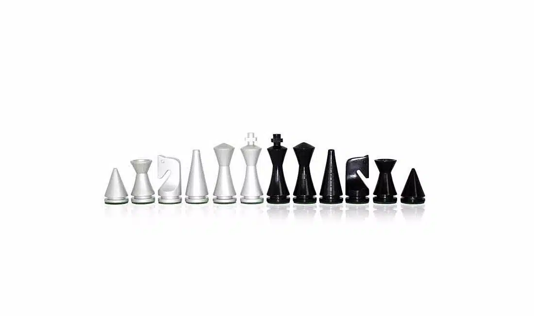 Ensemble Pyramide Moderne Gris Echiquier en Bois de Bruyère et d'Erable & Jeu d'Echecs en Bois Laqué Noir et Blanc - Image 8