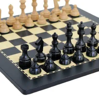 Ensemble Emporium Jeu d'Echecs en Bois Ebonisé et Echiquier en Bois - Image 3
