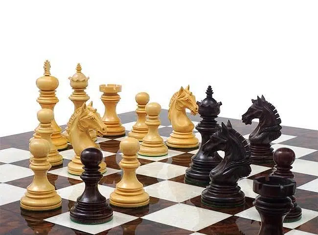 Ensemble Garvi Luxe Echiquier en Racine de Noyer Foncé Laqué & Jeu d'Echecs en Bois de Rose - Image 5