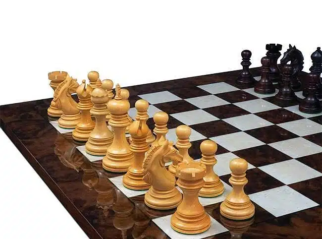 Ensemble Garvi Luxe Echiquier en Racine de Noyer Foncé Laqué & Jeu d'Echecs en Bois de Rose - Image 4