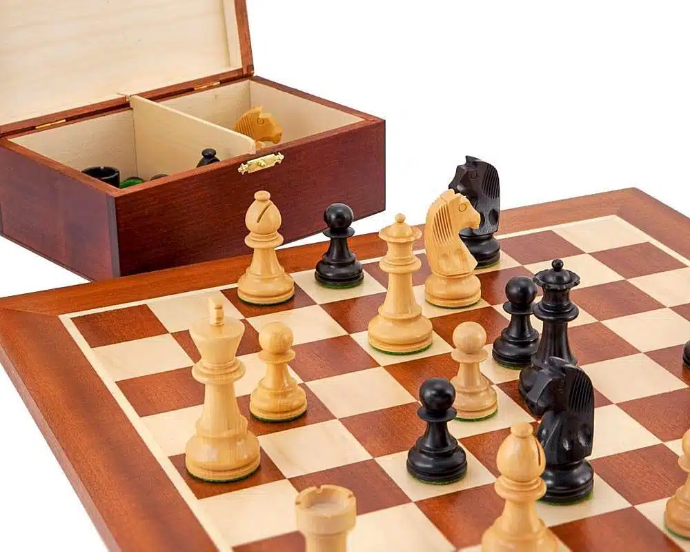 Ensemble Championship II Echiquier en Bois d'Acajou et d'Erable, Jeu d'Echecs en Bois de Buis et Buis Ebonisé & Coffret de Rangement en Bois de Bouleau - Image 2