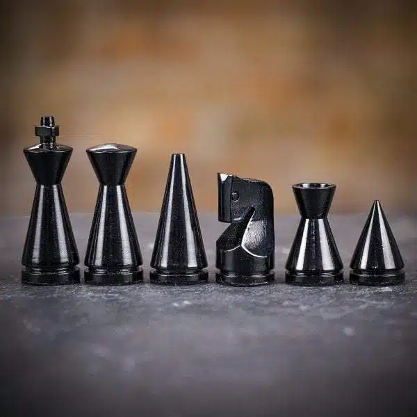 Ensemble Pyramide Moderne Gris Echiquier en Bois de Bruyère et d'Erable & Jeu d'Echecs en Bois Laqué Noir et Blanc - Image 7