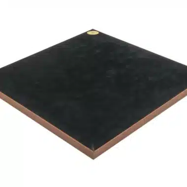 Échiquier en cuir véritable, face arrière en feutrine noire avec médaillon doré