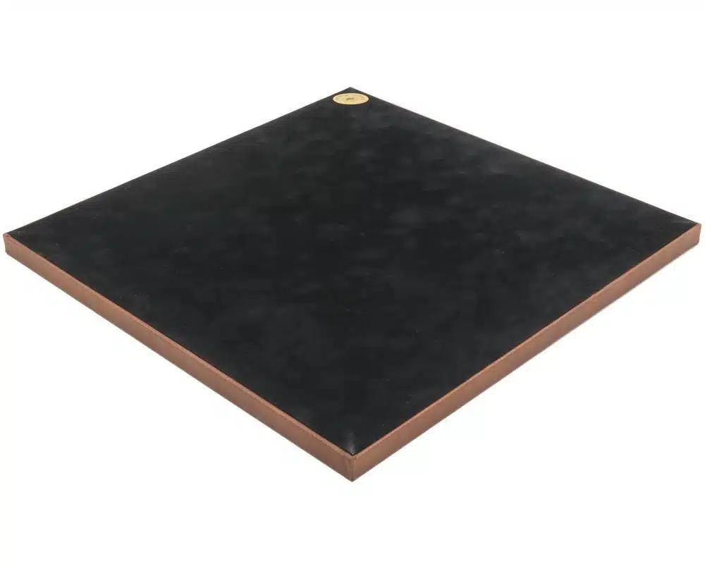 Échiquier en cuir véritable, face arrière en feutrine noire avec médaillon doré