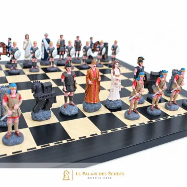 Pièces d'échecs Bataille de Troie en étain, détail du roi, de la reine et du cheval de Troie