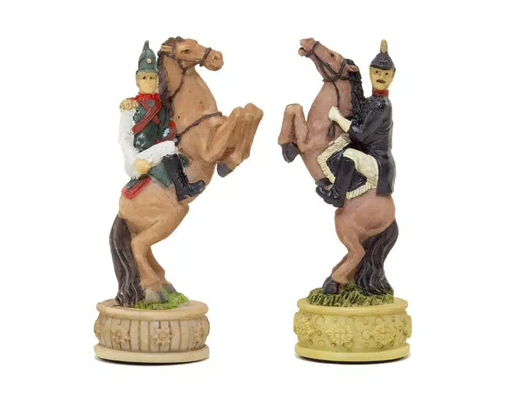 Ensemble Napoléon Campagne de Russie III Jeu d'Echecs en Résine et Echiquier en Bois d'Erable Noir - Image 9