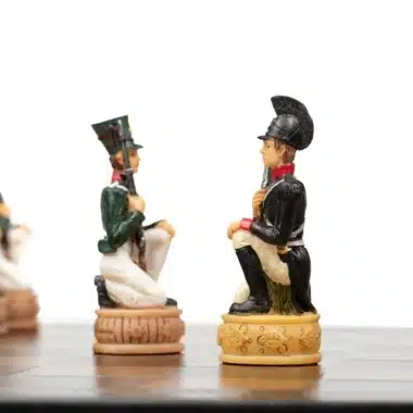 Ensemble Napoléon Campagne de Russie II Jeu d'Echecs en Résine et Echiquier en Similicuir Noir - Image 12