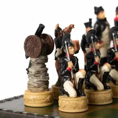 Ensemble Napoléon Campagne de Russie IV Jeu d'Echecs en Résine et Echiquier en Bois Teinté Noir et Ivoire - Image 7