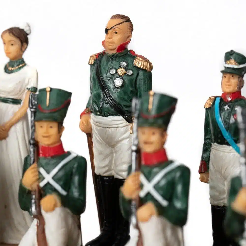 Ensemble Napoléon Campagne de Russie III Jeu d'Echecs en Résine et Echiquier en Bois d'Erable Noir - Image 4