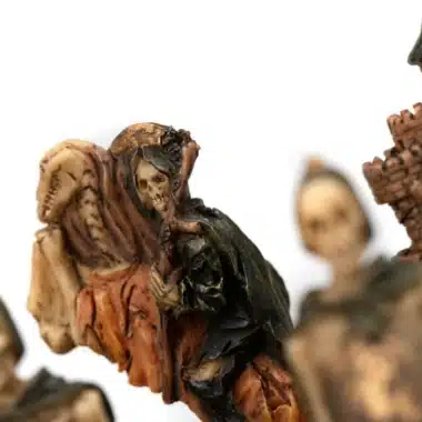 Ensemble Mort-Vivant III Echiquier en Similicuir Ancien Monde Avec Rangement et Jeu d'Echecs en Résine Peint à la Main - Image 10