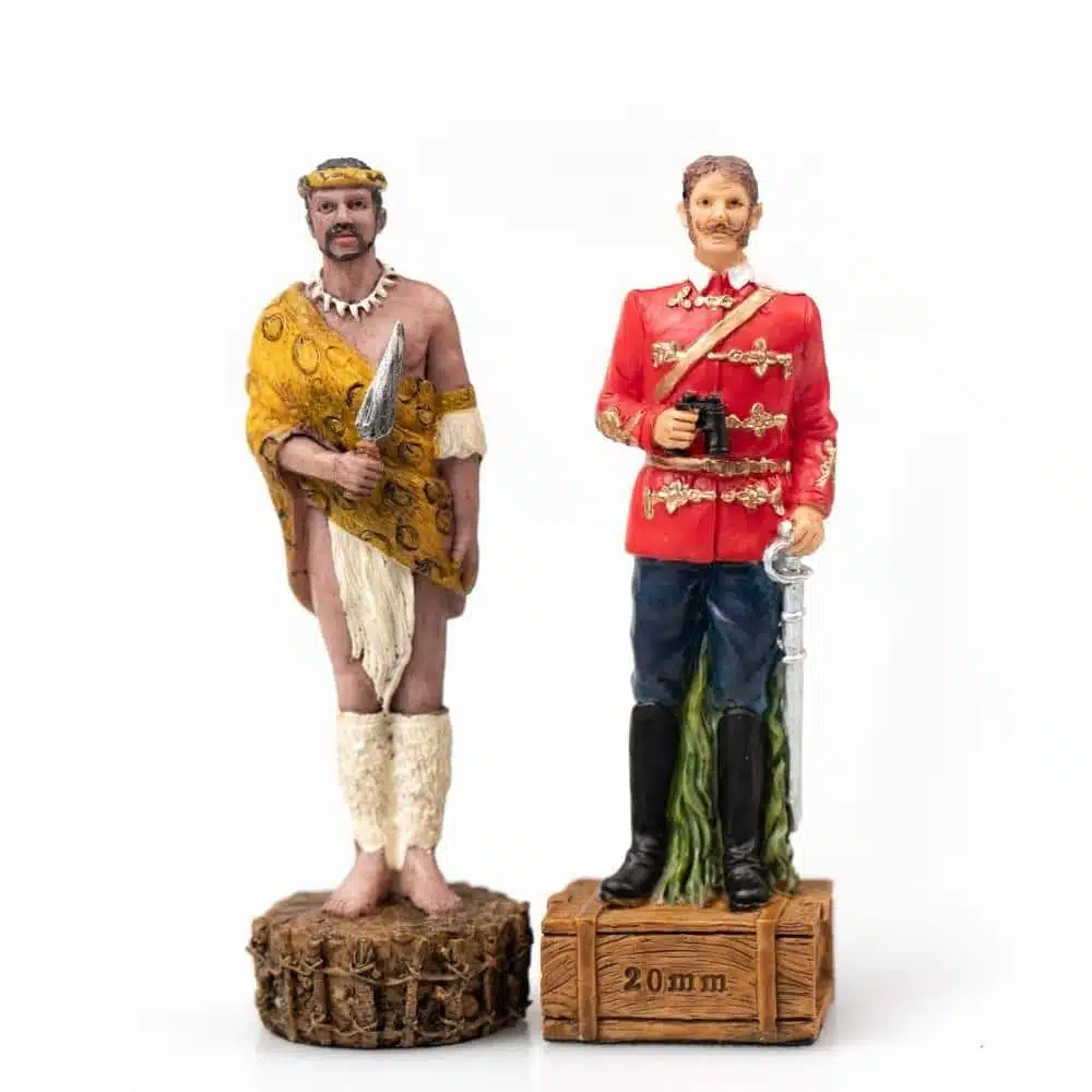 Ensemble Guerre Anglo-Zouloue II Echiquier en Similicuir avec Rangement et Jeu d'Echecs en Résine Peint à la Main - Image 8