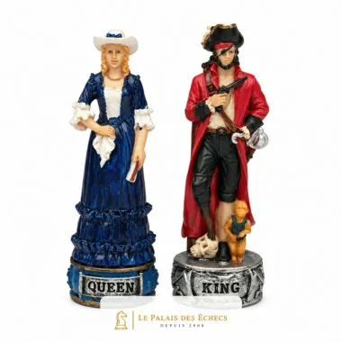 Reine en robe élégante et roi pirate au chapeau, détail des pièces