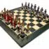 Ensemble Pirates II Echiquier en Bois et Jeu d'Echecs en Résine Peint à la Main