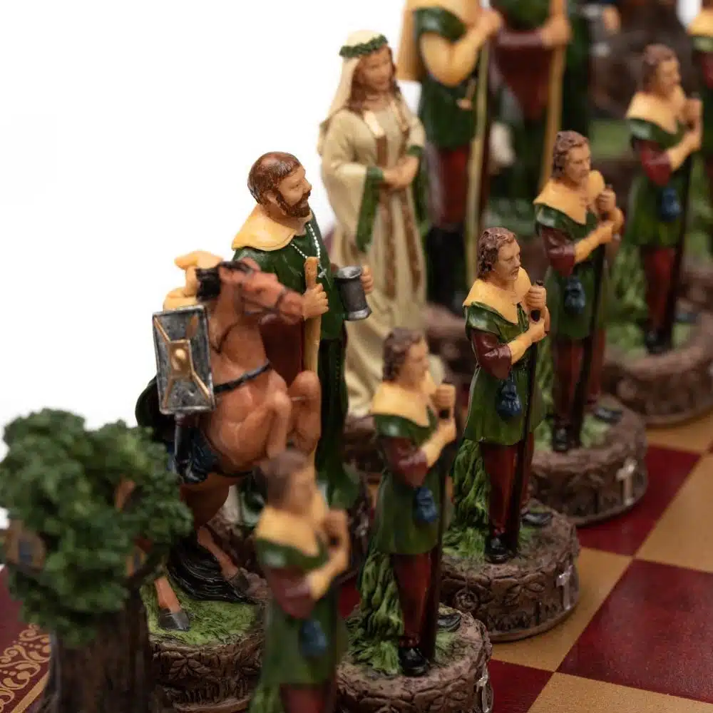Ensemble Robin des Bois Echiquier en Similicuir & Jeu d'Echecs en Résine Peint à la Main - Image 3