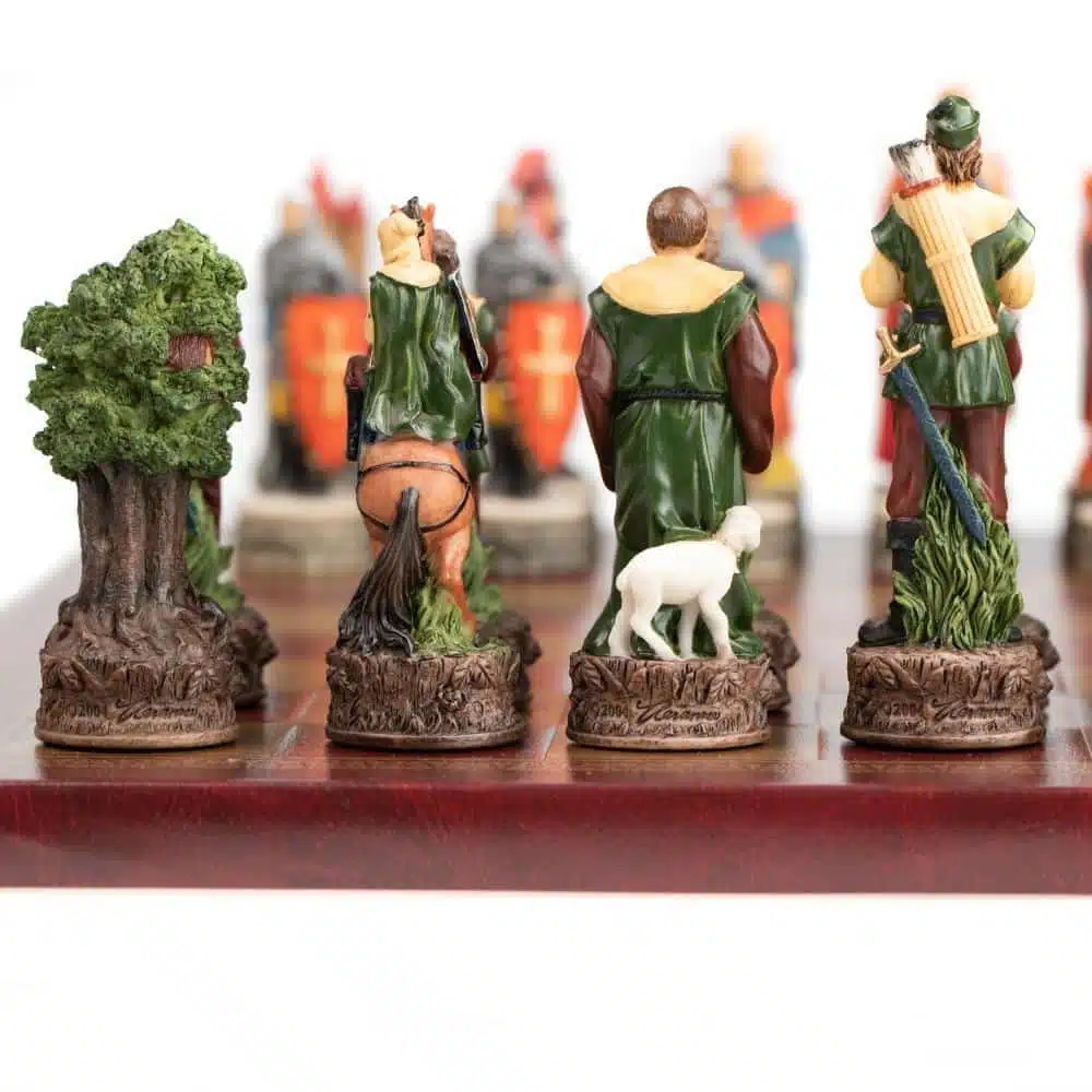 Ensemble Robin des Bois Echiquier en Similicuir & Jeu d'Echecs en Résine Peint à la Main - Image 5