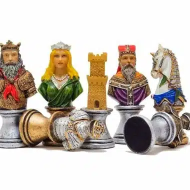 Ensemble "Buste Médieval" Echiquier en Bois d'Erable et de Noyer & Jeu d'Echecs Résine Peint à la Main