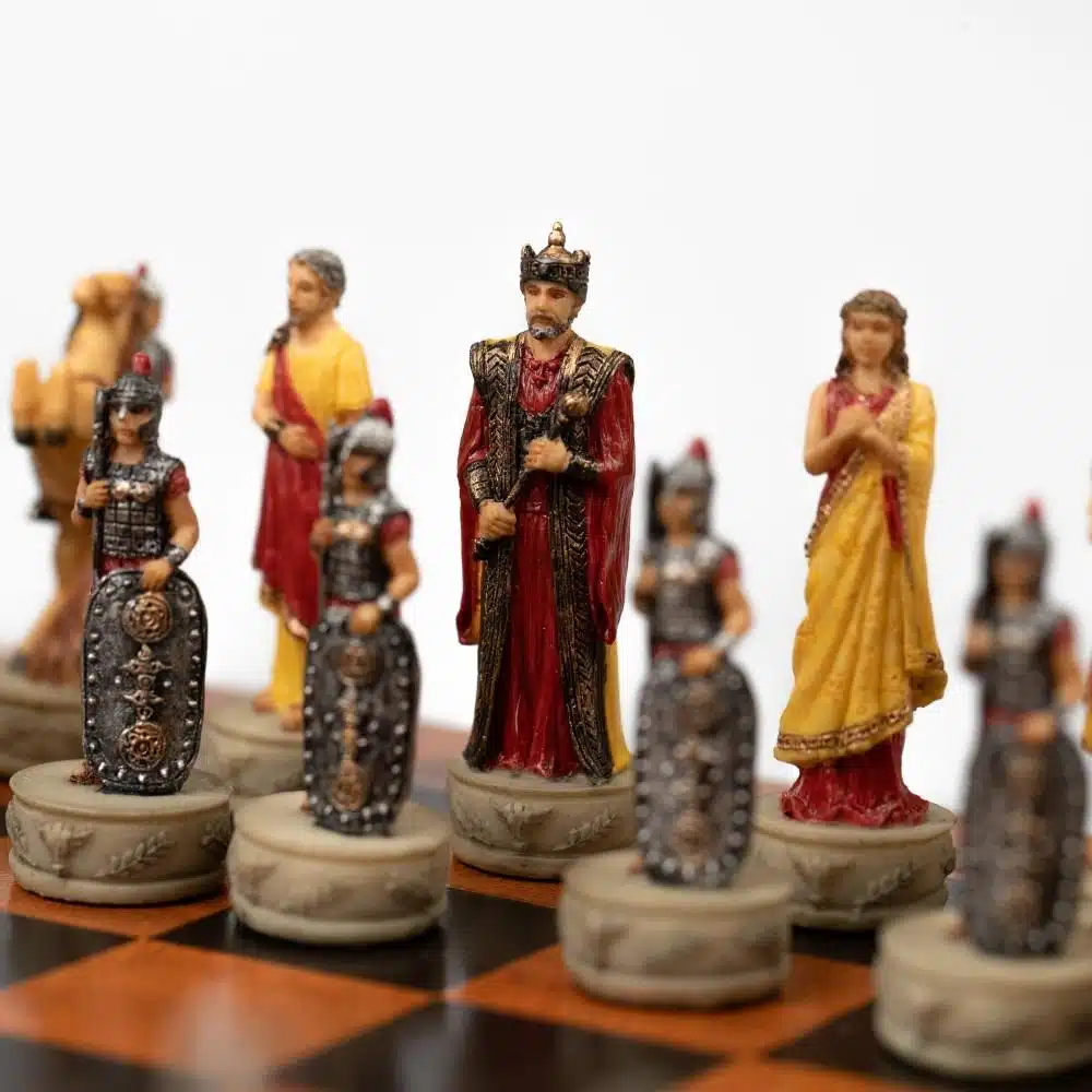 Ensemble Guerre de Troie Echiquier en Similicuir et Jeu d'Echec en Résine Peint à la Main - Image 3