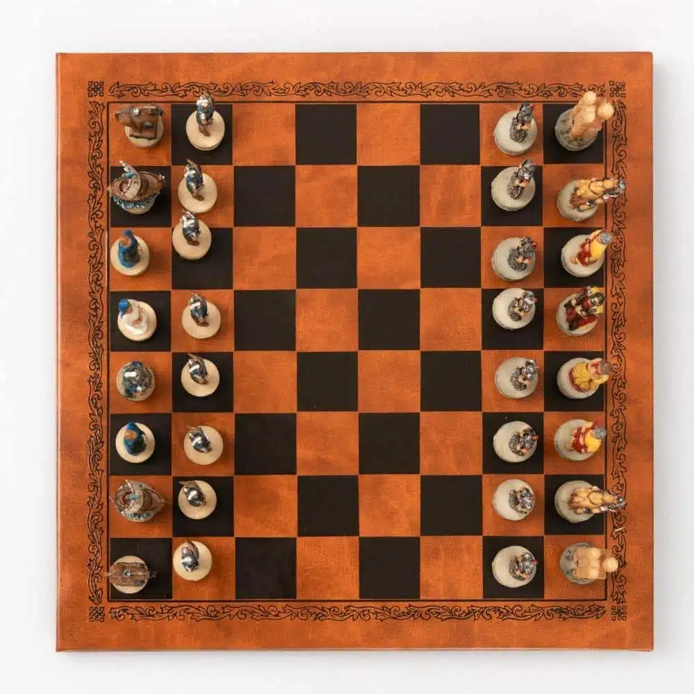 Ensemble Guerre de Troie Echiquier en Similicuir et Jeu d'Echec en Résine Peint à la Main - Image 2