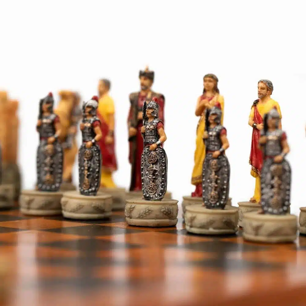 Ensemble Guerre de Troie Echiquier en Similicuir et Jeu d'Echec en Résine Peint à la Main - Image 5