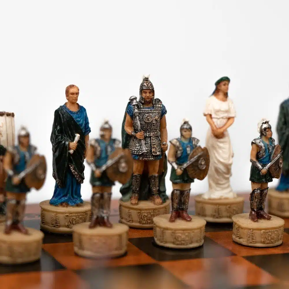 Ensemble Guerre de Troie Echiquier en Similicuir et Jeu d'Echec en Résine Peint à la Main - Image 6
