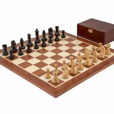 Ensemble Grand Championship II Echiquier en Bois d'Acajou et d'Erable, Jeu d'Echecs en Bois de Buis et Buis Ebonisé &  Coffret de Rangement en Bois de Bouleau