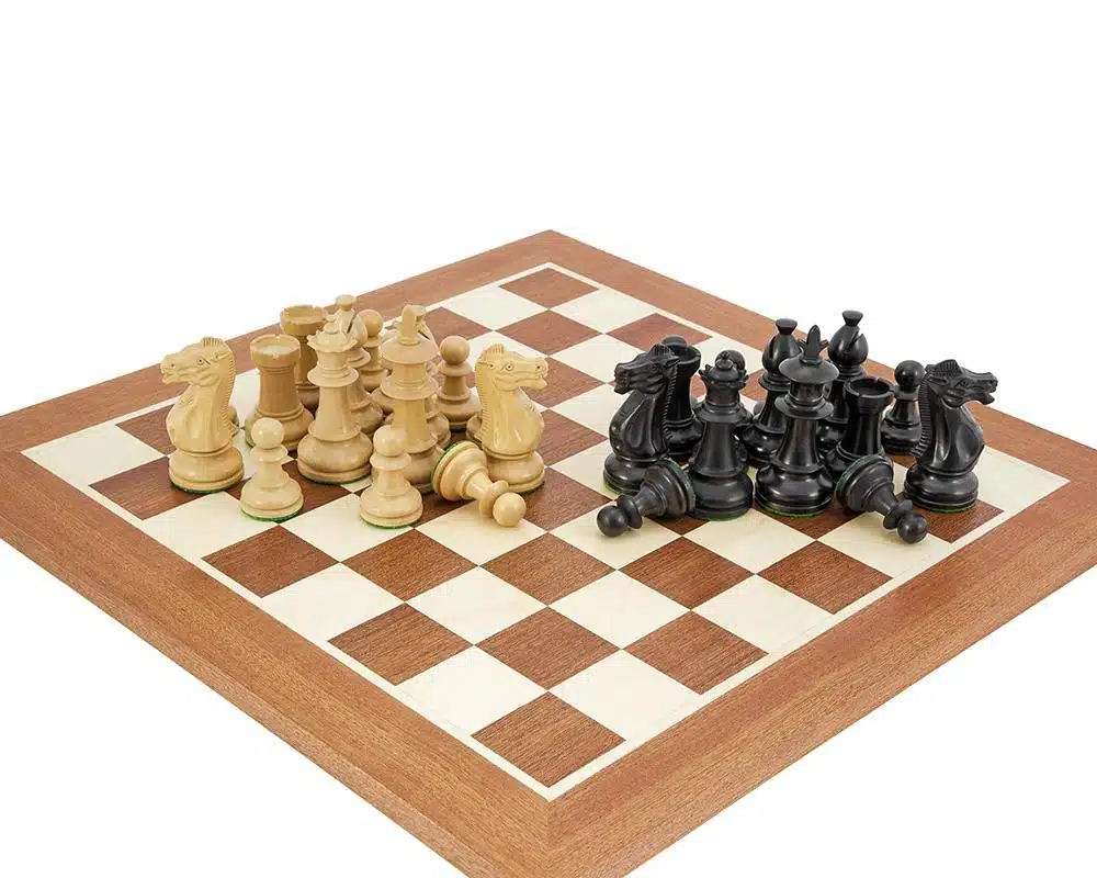 Ensemble Fleur Royale Echiquier en Bois d'Acajou et Erable, Jeu d'Echecs en Bois de Buis Ebonisé - Image 4