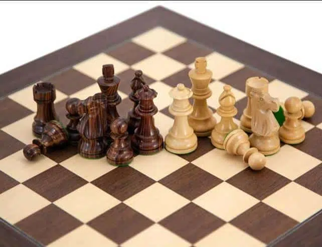 Ensemble French Knight III Echiquier en Bois de Rose et d'Erable & Pièces d'Echecs en Bois de Rose - Image 2