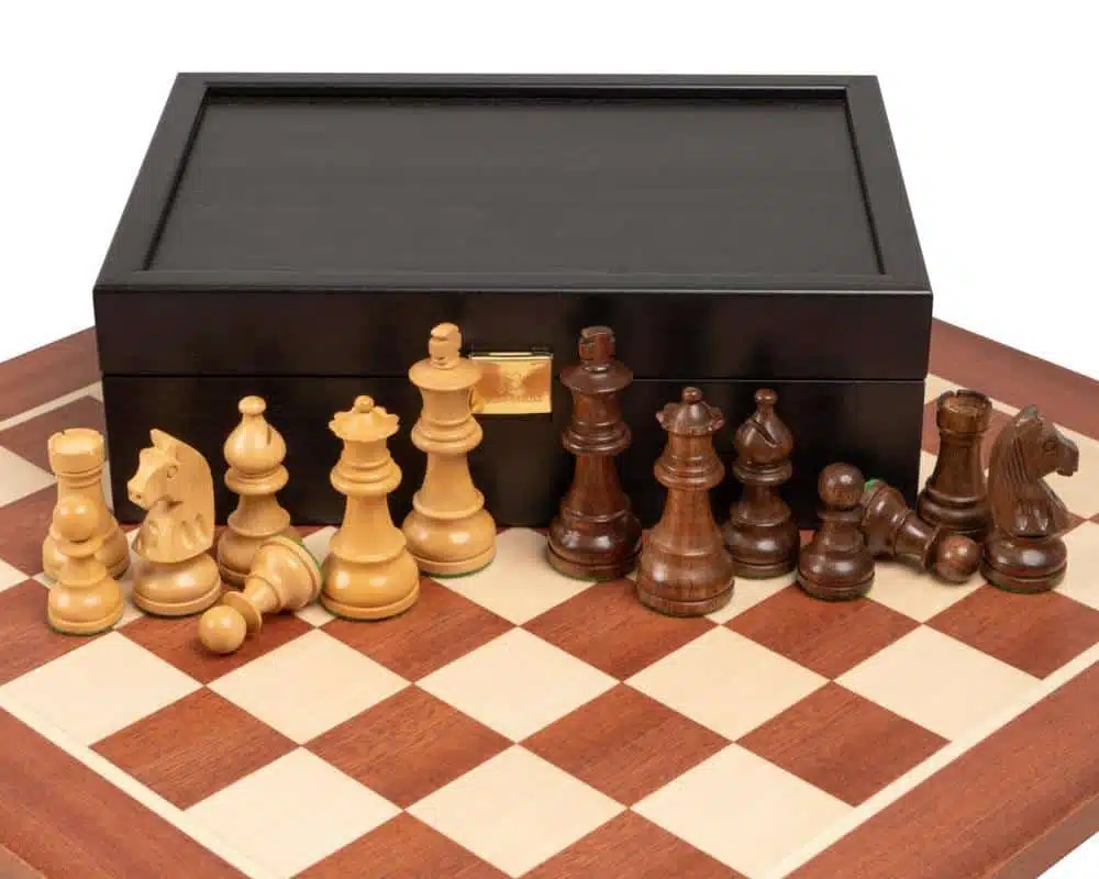 Ensemble Novice Echiquier en Bois d'Acajou, Jeu d'Echecs en Bois d'Acacia et de Buis & Coffret de Rangement en Wenge - Image 4