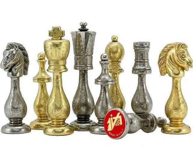 Ensemble Arabic Style V Echiquier Noir en Similicuir avec Rangement et Jeu d'Echecs en Métal Plaqué Or et Argent - Image 6