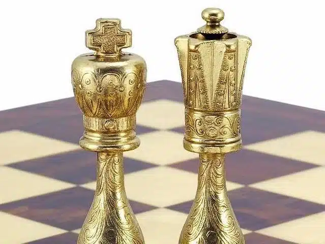 Ensemble Arabic Style VII Echiquier en Aluminium et Cuir Véritable et Pièces d'Echecs en Métal Plaqué Or/Argent - Image 6