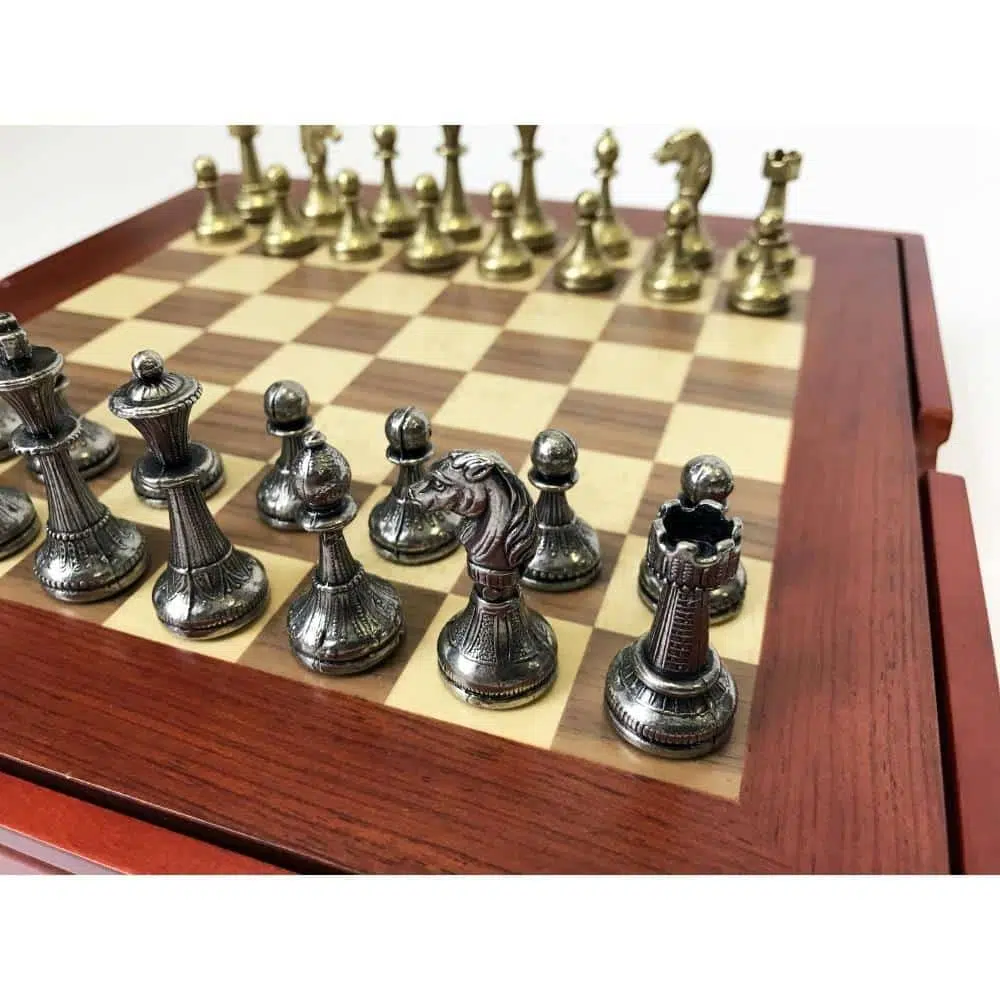 Ensemble Mignon Flower XI Echiquier avec Rangement en Bois de Noyer et Erable et Jeu d'Echecs en Métal - Image 3