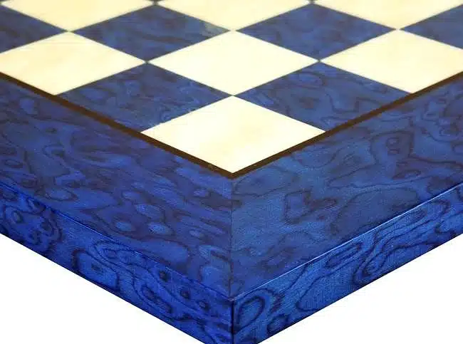 Ensemble Contemporain Bleu Echiquier en Bois d'Erable & Jeu d'Echecs en Laiton Massif - Image 15