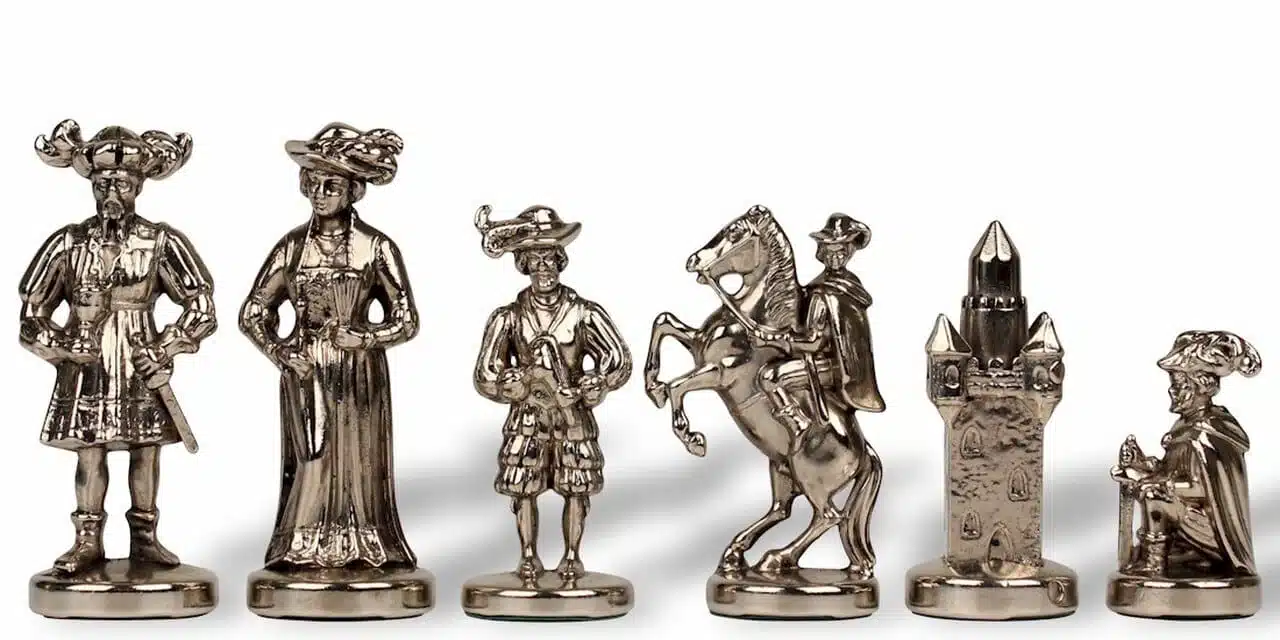 Ensemble Lanzichenecchi III Echiquier en Bois et Jeu d'Echecs en Métal - Image 6