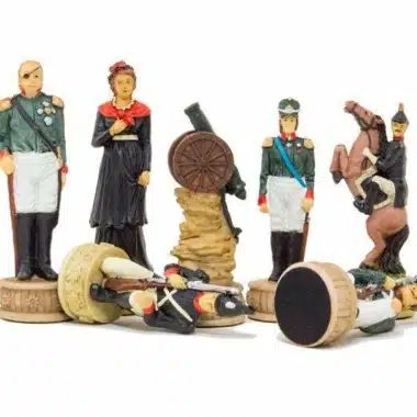 Ensemble Napoléon Campagne de Russie IV Jeu d'Echecs en Résine et Echiquier en Bois Teinté Noir et Ivoire - Image 9