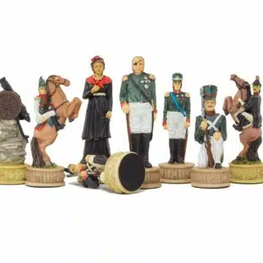 Ensemble Napoléon Campagne de Russie IV Jeu d'Echecs en Résine et Echiquier en Bois Teinté Noir et Ivoire - Image 8