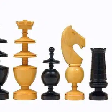 Pièces d'échecs Régence française, tour, cavalier et pions en buis clair et ébonisé