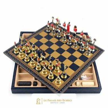 Ensemble Napoléon III ouvert montrant le coffret de rangement et les pièces