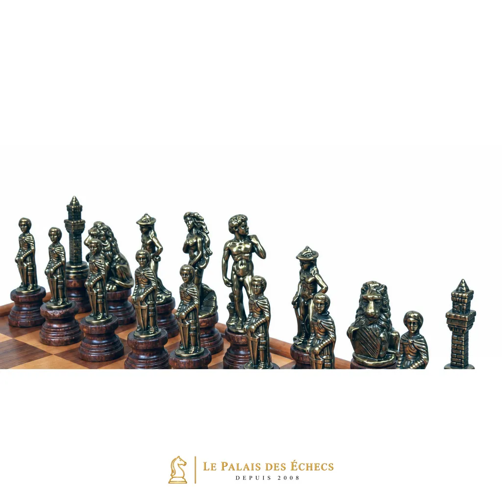 Pièces d'échecs Florence finition bronze posées sur l'échiquier en bois