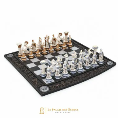Jeu d'échecs Mythologie Grecque complet sur échiquier grec noir et blanc