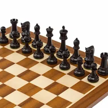 Ensemble Leningrad Echiquier en Bois d'Acajou et Jeu d'Echecs en Bois de Buis Ebonisé - Image 4