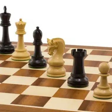 Ensemble Leningrad Echiquier en Bois d'Acajou et Jeu d'Echecs en Bois de Buis Ebonisé - Image 6