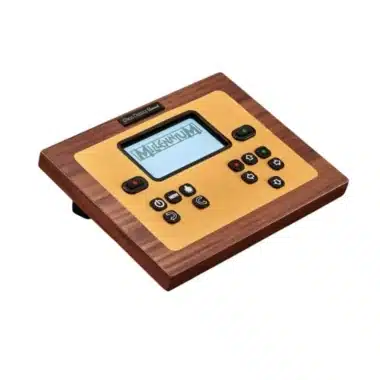 Console électronique ChessGenius posée sur son support, vue de côté