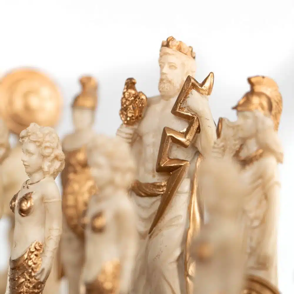 Jeu d'Echecs Mythologie Grecque Peint à la Main et Echiquier Grec Noir et Blanc - Image 5