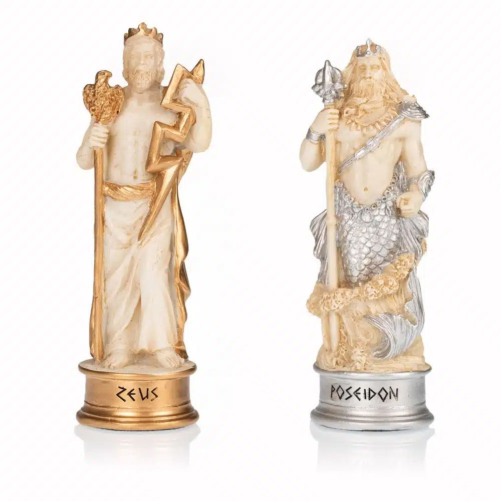 Jeu d'Echecs Mythologie Grecque Peint à la Main et Echiquier Grec Noir et Blanc - Image 6