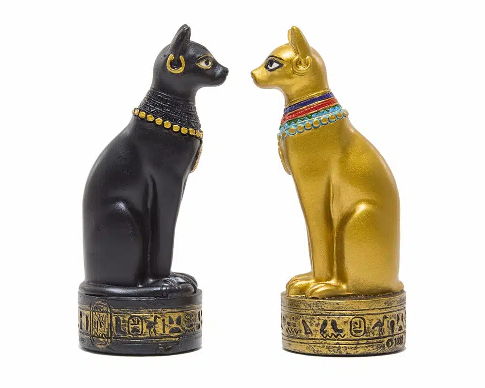 Jeu d'Echecs Égypte Ancienne en Résine & Échiquier en Similicuir Noir et Doré - Image 5