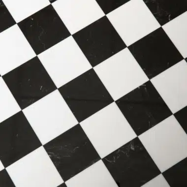 Jeu d'Échecs Fantaisie Staunton XL - Table Échiquier en bois et Albâtre & Pièces en bois et laiton massif