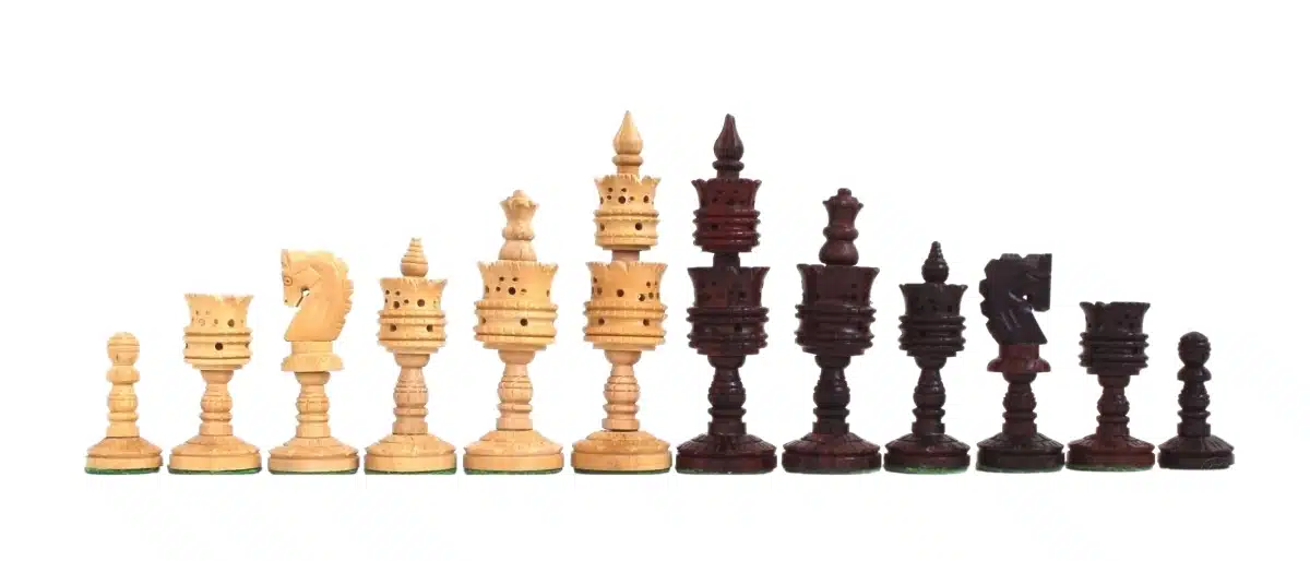 Jeu d'Echecs Sculpté en Bois de Palissandre & Échiquier en Cuir Véritable - Image 4