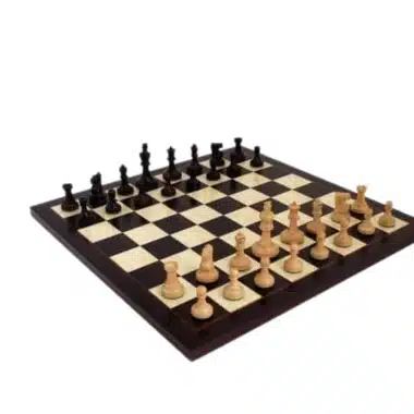 Jeu d'échecs et échiquier en bois de rose, vue d'ensemble complète